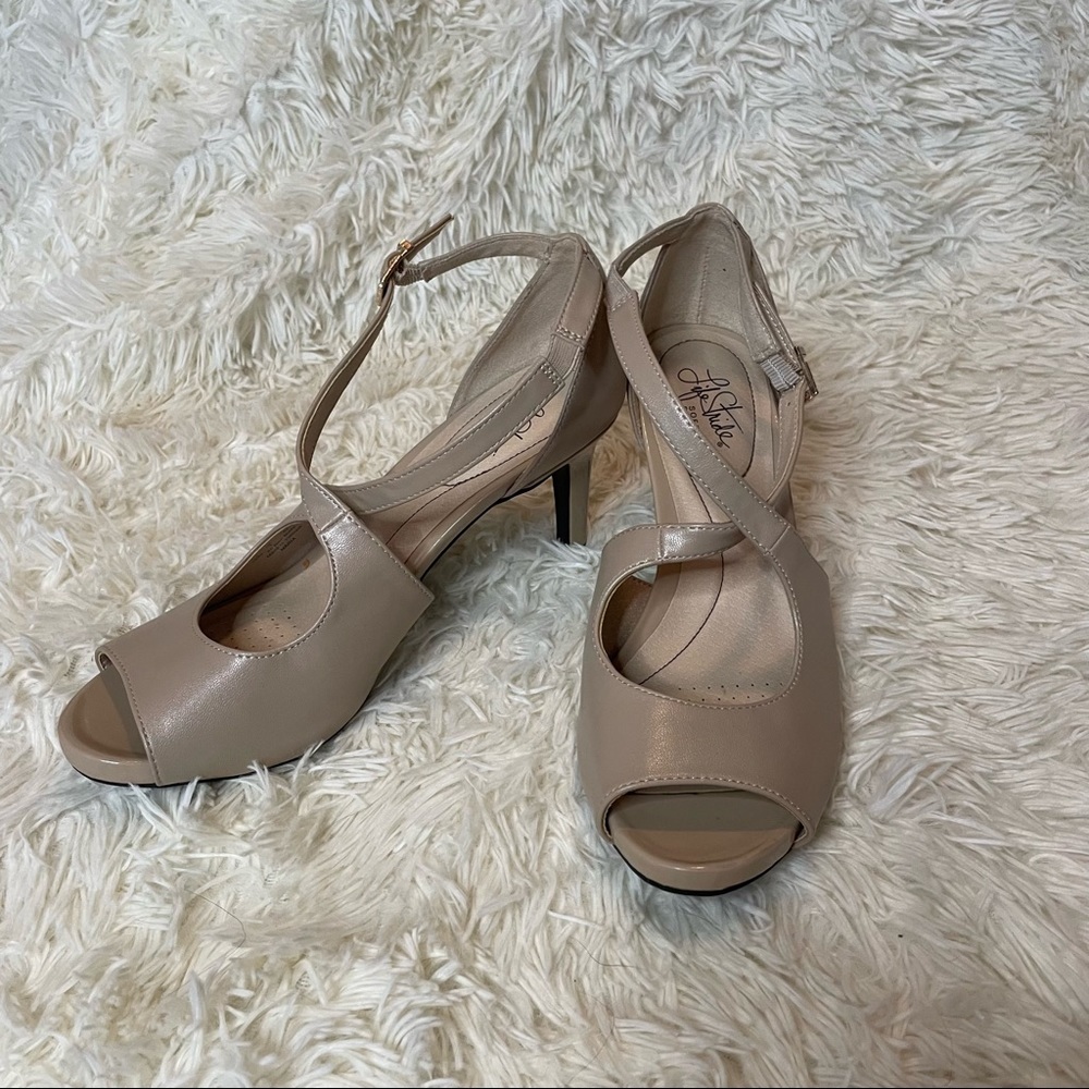 Life Stride Nude Cream Heels Criss Cross | 10